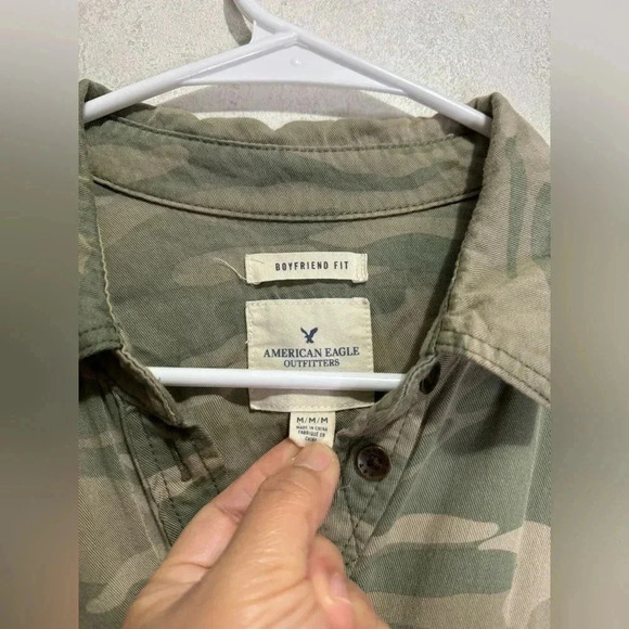 AMERICAN EAGLE OUTFITTERS Camo Boyfriend Fit Button Down Cover-up Shirt Medium - Picture 2 of 6
